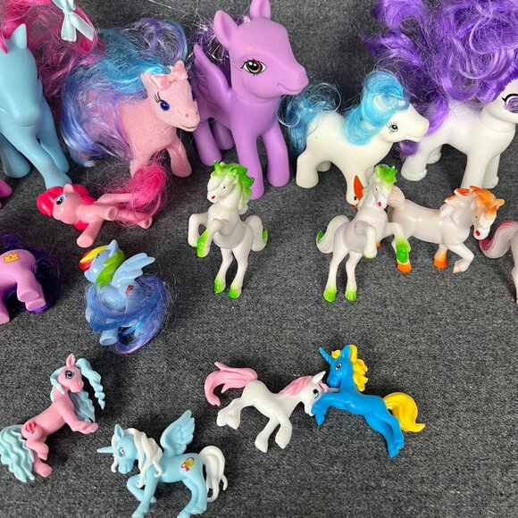 Some My Little Pony Mini Figurine Mixed Lot of 17 Random Horses Unicorn Pegasus - Picture 3 of 4